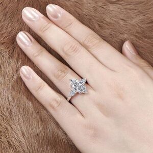 Vosali Moissanite Ring